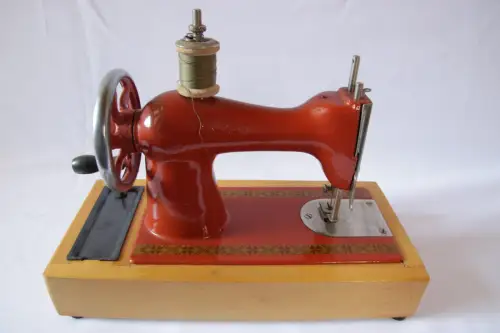 Vintage Kinder Sägemaschine Made in UdR Holzsohle funktionierendes Spielzeug ...