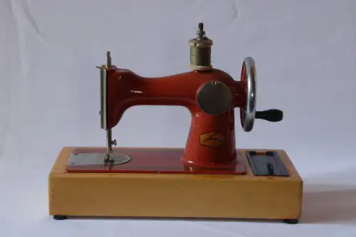 Vintage Kinder Sägemaschine Made in UdR Holzsohle funktionierendes Spielzeug ...