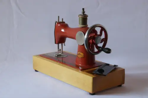 Vintage Kinder Sägemaschine Made in UdR Holzsohle funktionierendes Spielzeug ...