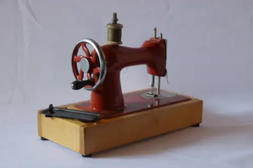 Vintage Kinder Sägemaschine Made in UdR Holzsohle funktionierendes Spielzeug ...