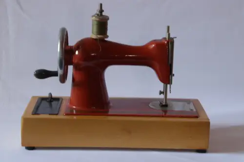 Vintage Kinder Sägemaschine Made in UdR Holzsohle funktionierendes Spielzeug ...