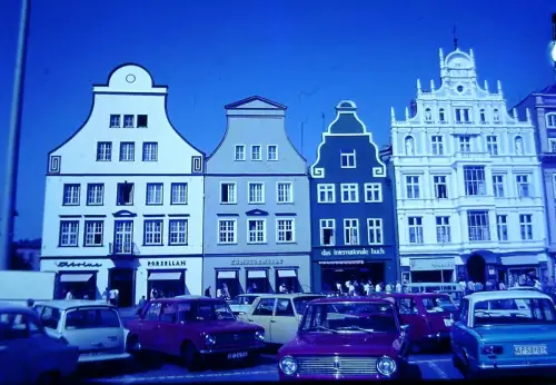 Orig DIA Film Slide Historische Häuserzeile Marktplatz Rostock DDR 70s B11/3/36