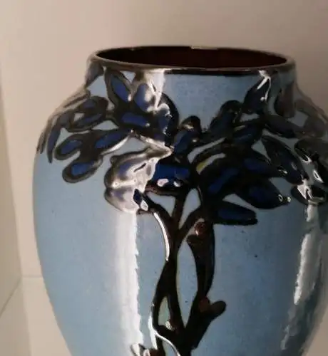 Jugendstil Keramik Vase mit Schlicker-Malerei Laeuger?