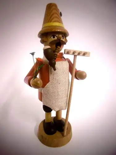 Räuchermann "Gärtner", orig. Erzgebirgische Volkskunst R.G., Seiffen in Or.Kart.