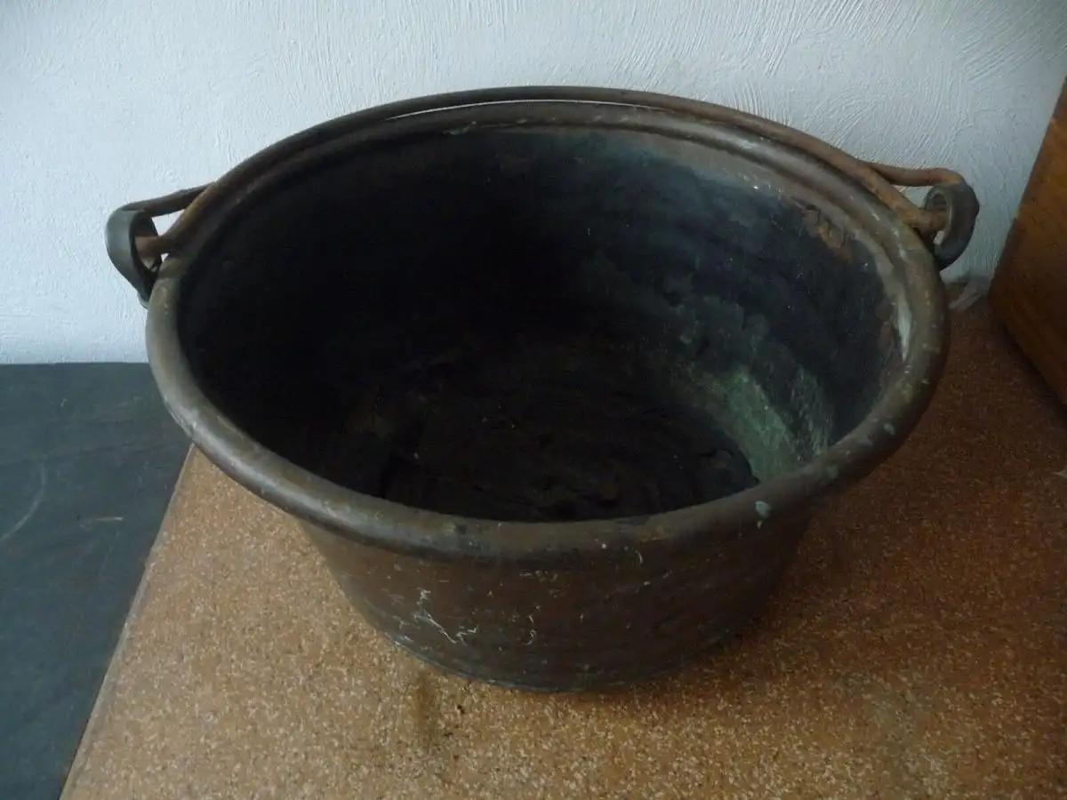Alter großer Kupferkessel mit Eisenbügel 22 cm hoch 0