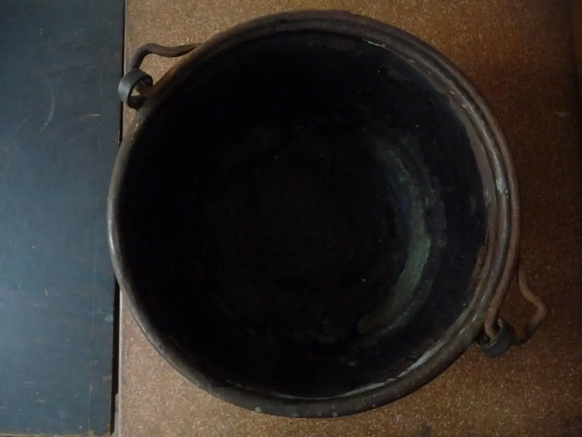 Alter großer Kupferkessel mit Eisenbügel 22 cm hoch 1