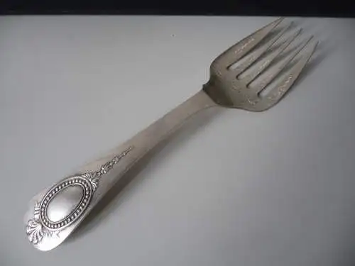 Schöne alte Salatgabel reich verziert / Hennig ca. 1900