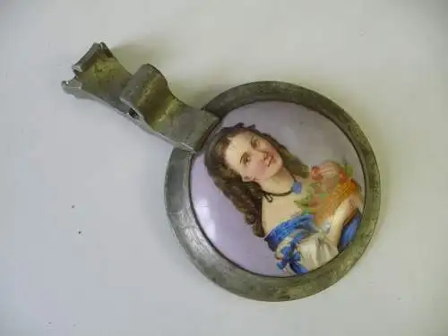 Alter Zinndeckel mit Bildeinlage Mädchen mit Obstkorb