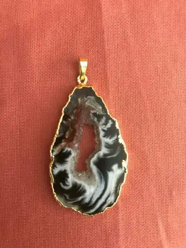 Schöner Anhänger in Edelsteinoptik 