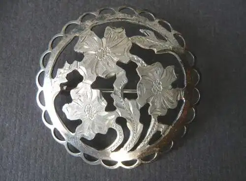 Brosche mit Blumenmotiv rund / Silber 835 Handarbeit