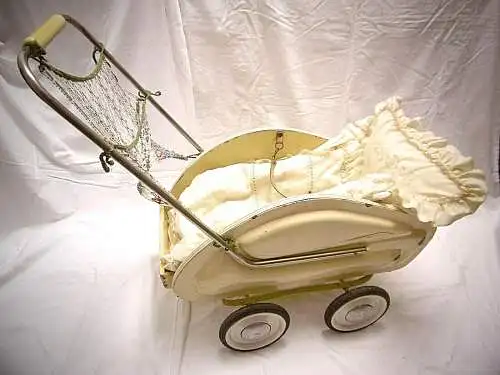 Zauberhafter Vintage-Puppenwagen Cabrio mit Netz + Bettzeug, DDR, "Olympia"