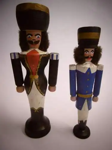 4 sehr alte weihnachtliche Holzfiguren, erzgeb. Volkskunst