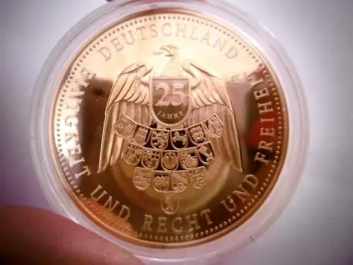 Gedenkmedaille "25 Jahre Deutsche Einheit", vergoldet, in orig. Kapsel