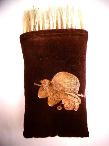 Nostalgie Hutbürste aus weinrotem Samt mit wunderschönem goldfarbenen Aufdruck