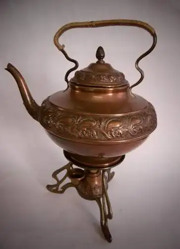 Bezaubernde Vintage Teekannne Stövchen Samovar aus Kupfer, reich verziert