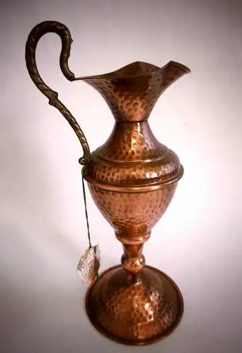 Bezaubernde Vintage Vase Krug aus gehämmerten Kupfer, mit Etikett