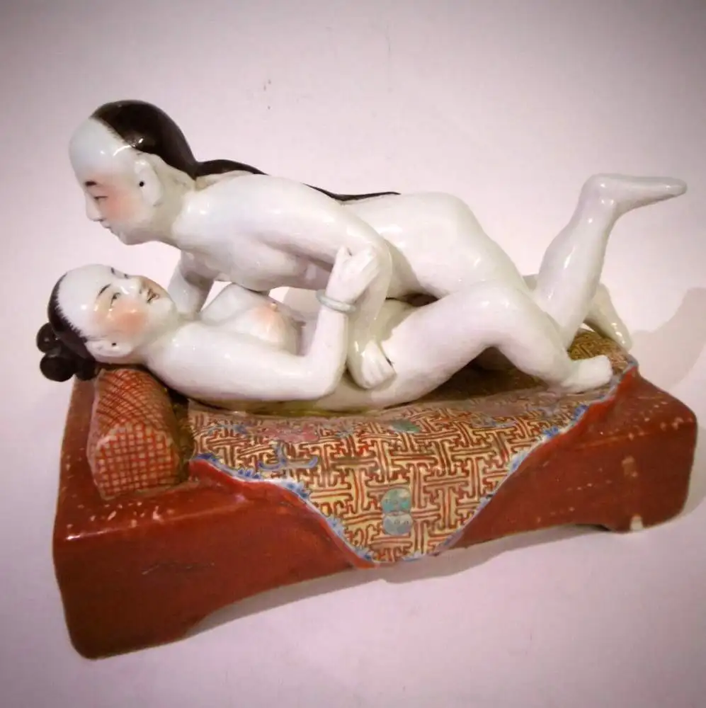 Außergewöhnliche, alte erotische Porzellanfigur aus Japan 