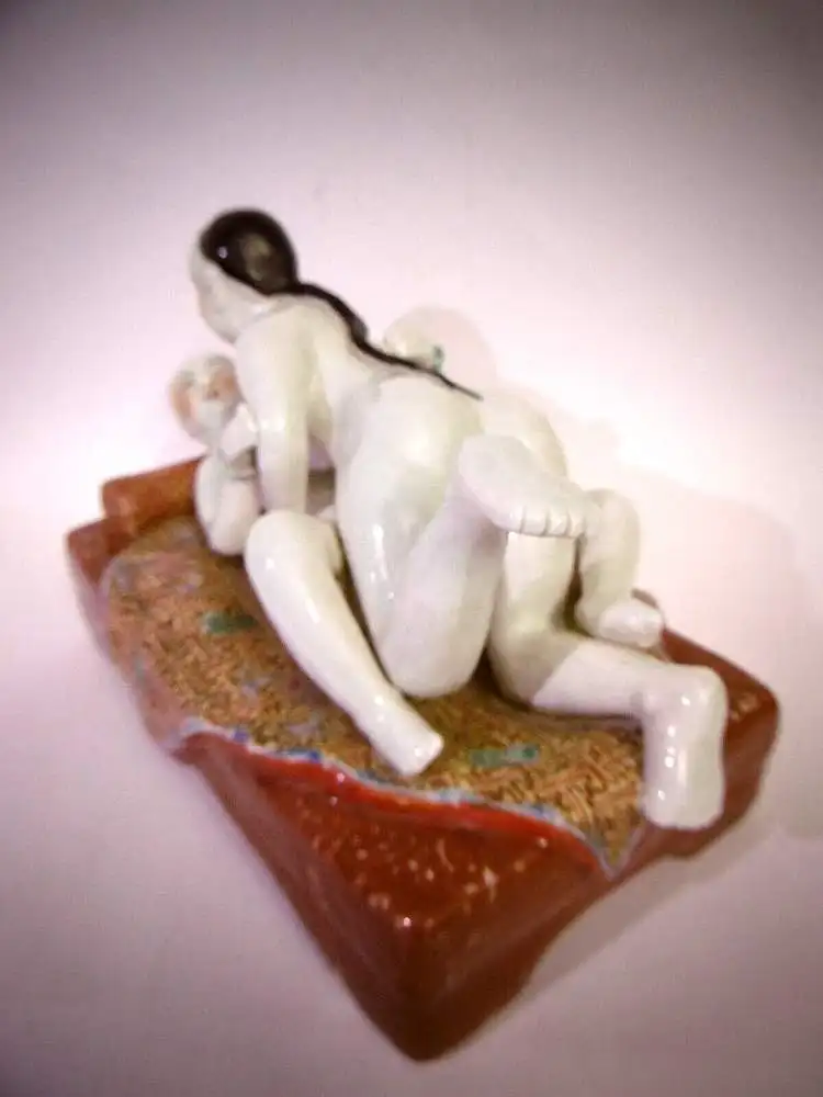 Außergewöhnliche, alte erotische Porzellanfigur aus Japan