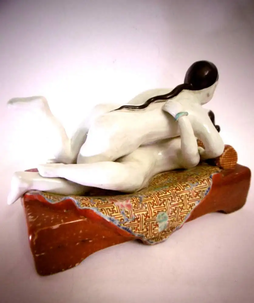 Außergewöhnliche, alte erotische Porzellanfigur aus Japan