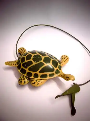Alte Blech Schildkröte mit manuellem Antrieb , Blechspielzeug, Rarität!!!