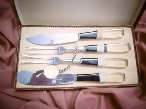 Elegantes, unbenutztes Set "Butter- + Käsemesser" Fa. Alto Solingen, 4-teilig