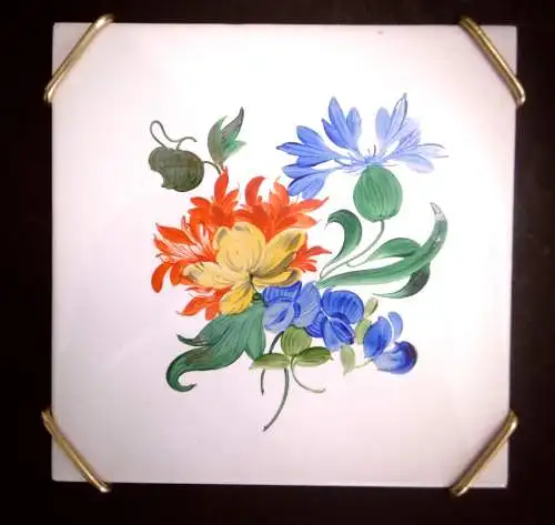 Untersetzer mit floralem Motiv aus Meissner Porzellan, in Einfassung, 15 x 15 cm