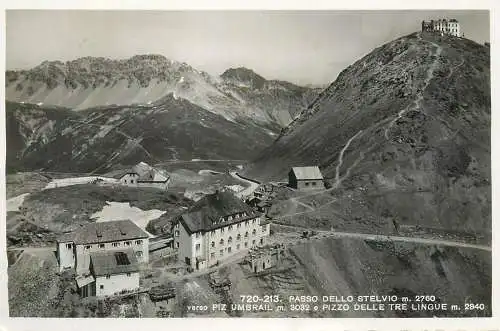 Italy Passo dello Stelvio verso Piz Umbrail e Pizzo delle Tre Lingue