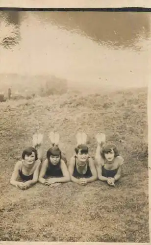 Vintage women (1921-1940) young ladies souvenir photographic postcard