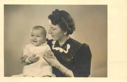 Children and family groups baby souvenir photographic postcard