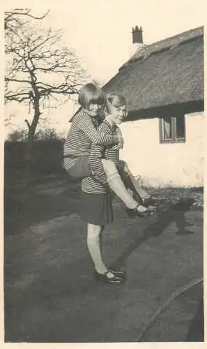 Scenes & landscapes girls souvenir photographic postcard