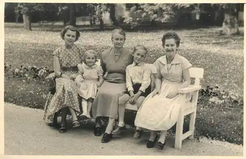 Children and family group photographic postcard family souvenir