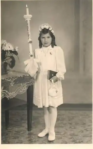 Girl communion souvenir photo