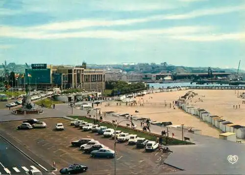 France Cote d'Opale Boulogne sur Mer La Plage, le Casino & la Statue du General San-Martin