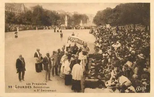 France Lourdes benediction du St. Sacrement
