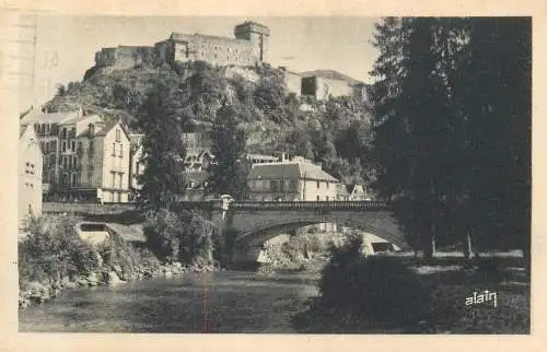 France Lourdes le chateau Fort et le Gave