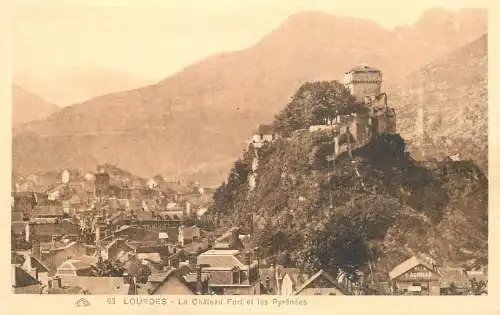 France Lourdes le chateau Fort et les Pyrenees