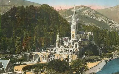 France Lourdes basilique