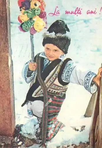 Romania Sorcova traditii si obiceiuri de iarna baiat in costum popular