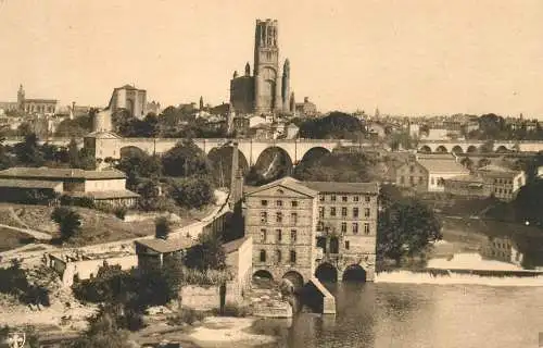 France Cathedrale d'Albi vue de la Ville Les Moulins du Tarn