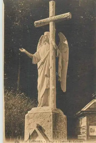 France Lourdes L'Ange a l'Entree du Calvaire