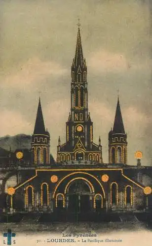 France Lourdes La Basilique illuminee