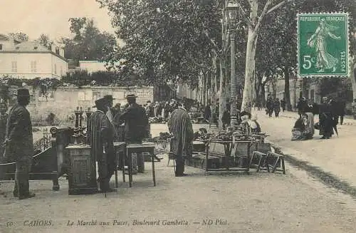 France Cahors (Lot) La Marche aux Puces, Boulevard Gambetta