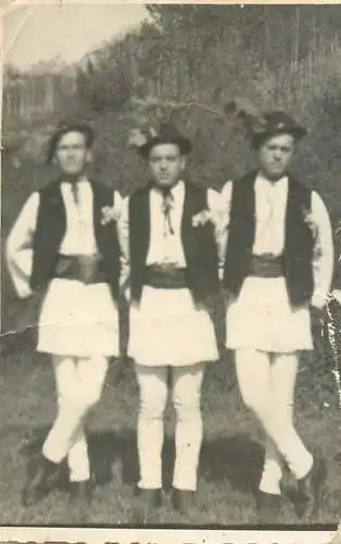 Photograph ca. 6 x 9 cm Romanian ethnic folk types costumes