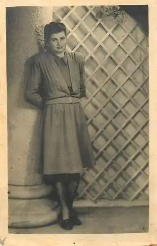 Photograph ca. 6 x 9 cm anonymous persons young lady posing souvenir photo