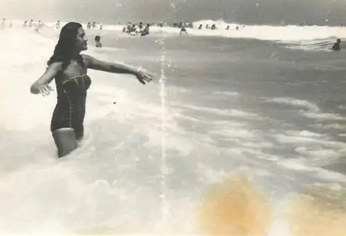 Photograph ca. 6 x 9 cm anonymous persons Romanian seaside souvenir photo seascape waves