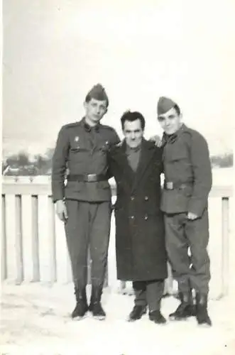 Photograph ca. 6 x 9 cm Romanian army military souvenir photo uniforms