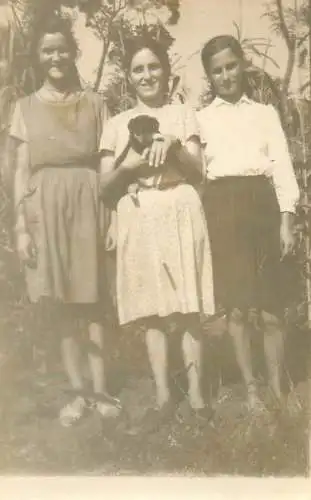 Photograph ca. 6 x 9 cm anonymous persons girls puppy dog pet