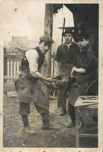 Photograph ca. 6 x 9 cm anonymous persons blacksmith
