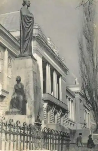 Romania Iasi Universitatea Al. I. Cuza & Statuia lui M. Eminescu