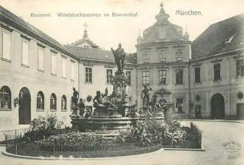 Germany Munchen Residenz, Wittelsbachbrunnen im Brunnenhof
